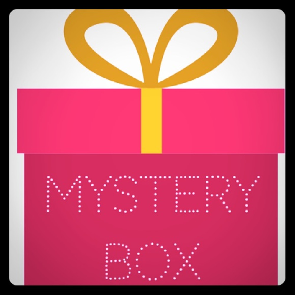 🔥🔥 Mystery NWT Woman’s Clothing Box 🔥🔥